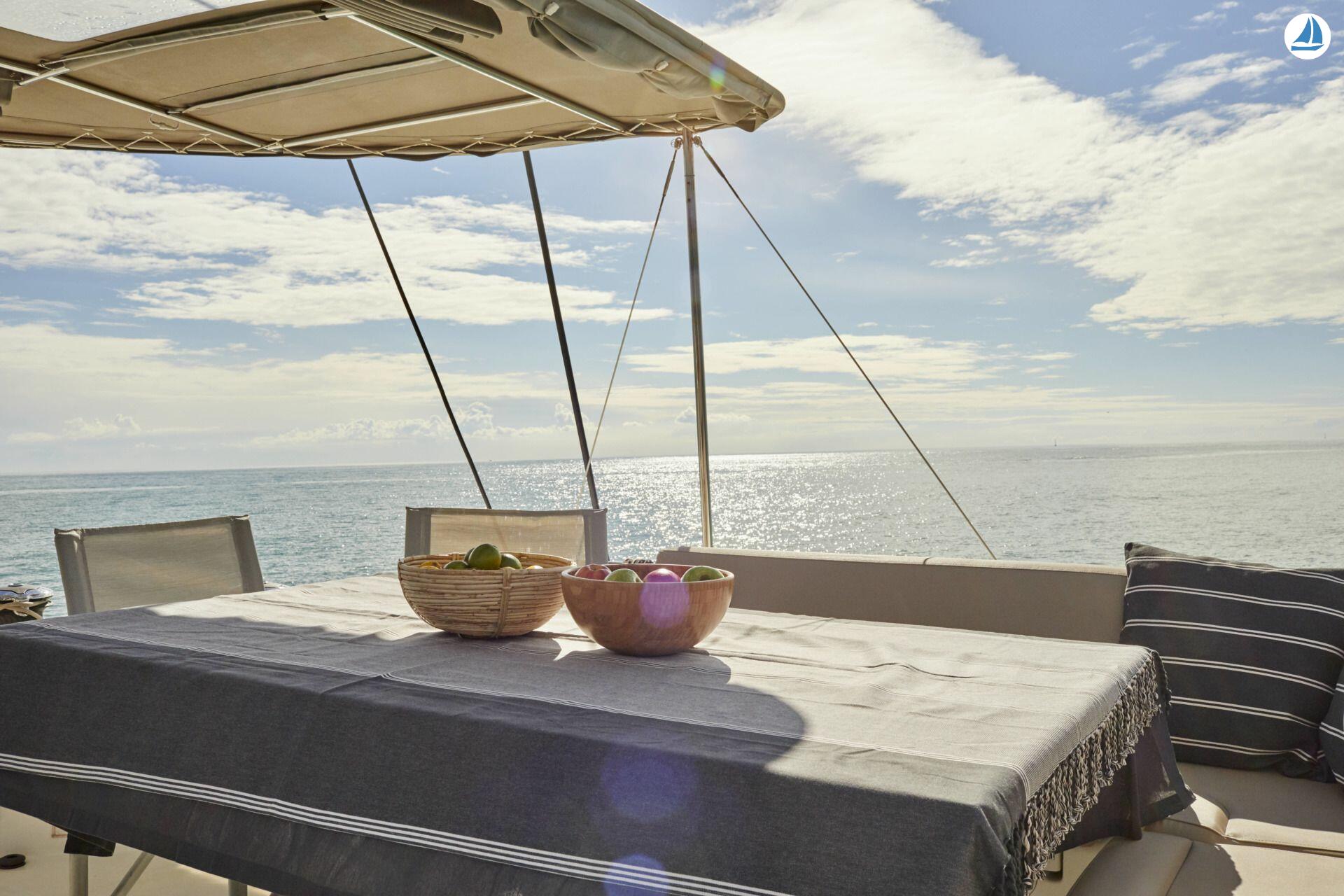 照片 Lagoon Catamarans 560 6