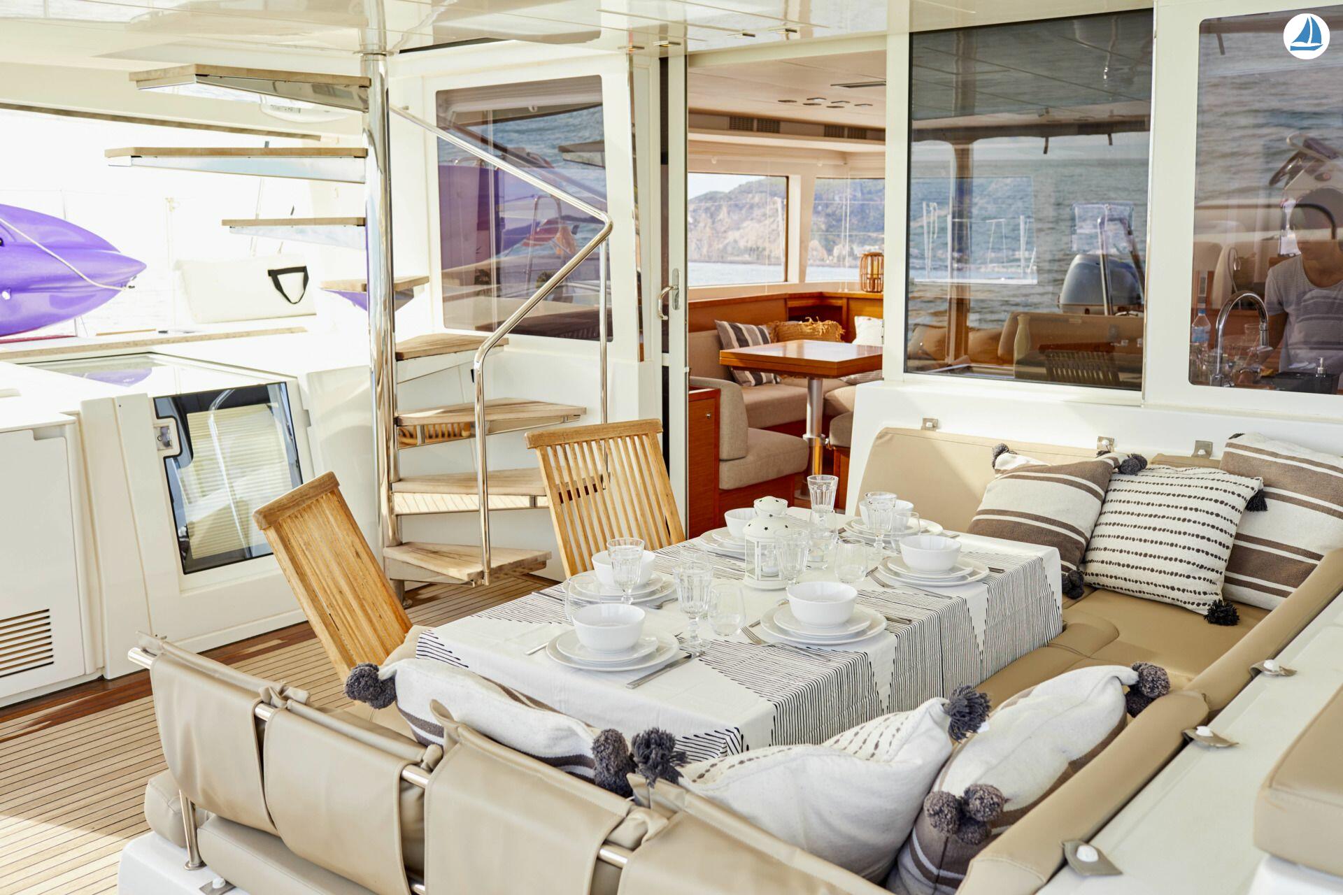 照片 Lagoon Catamarans 560 7