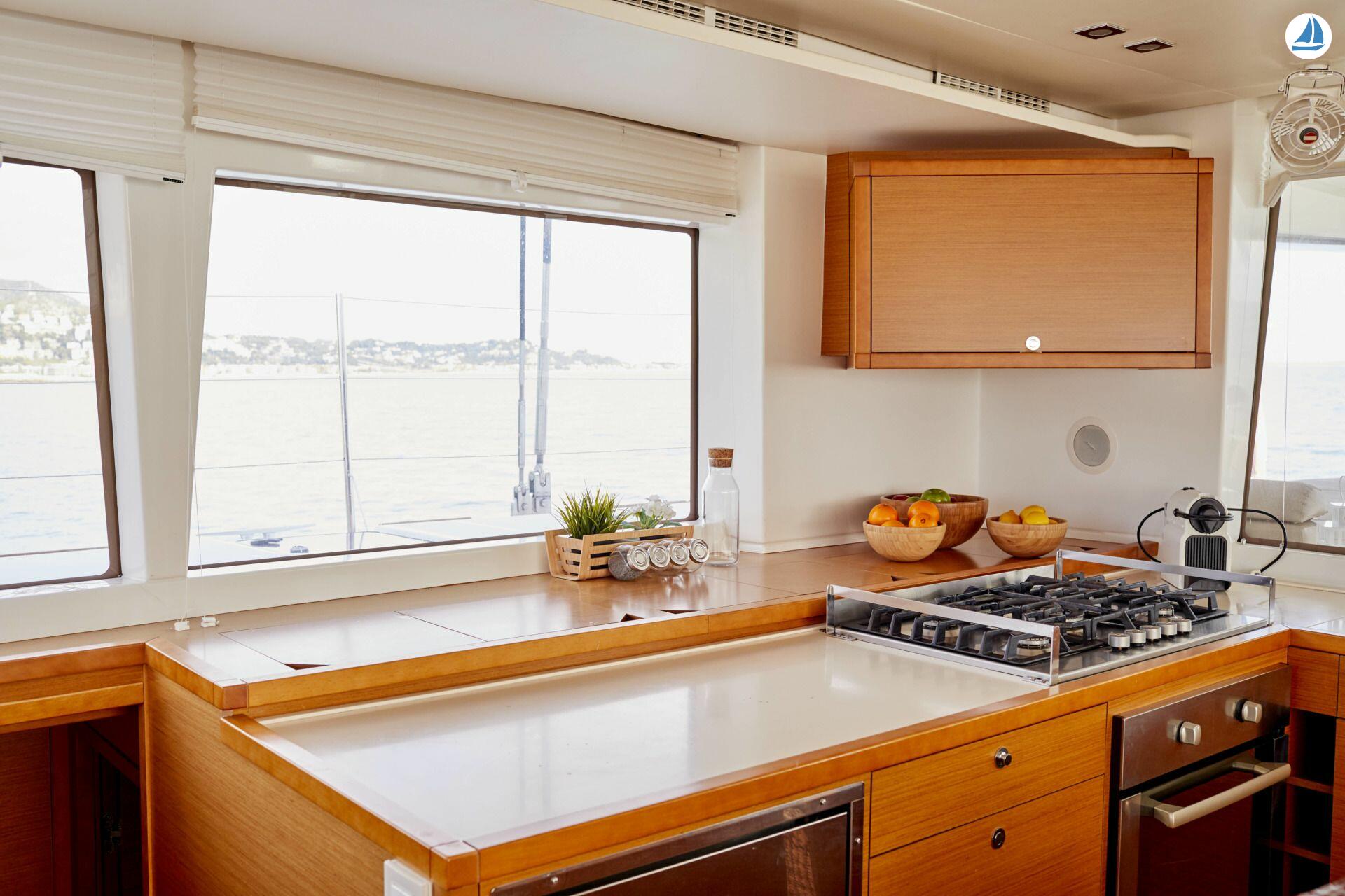 照片 Lagoon Catamarans 560 15