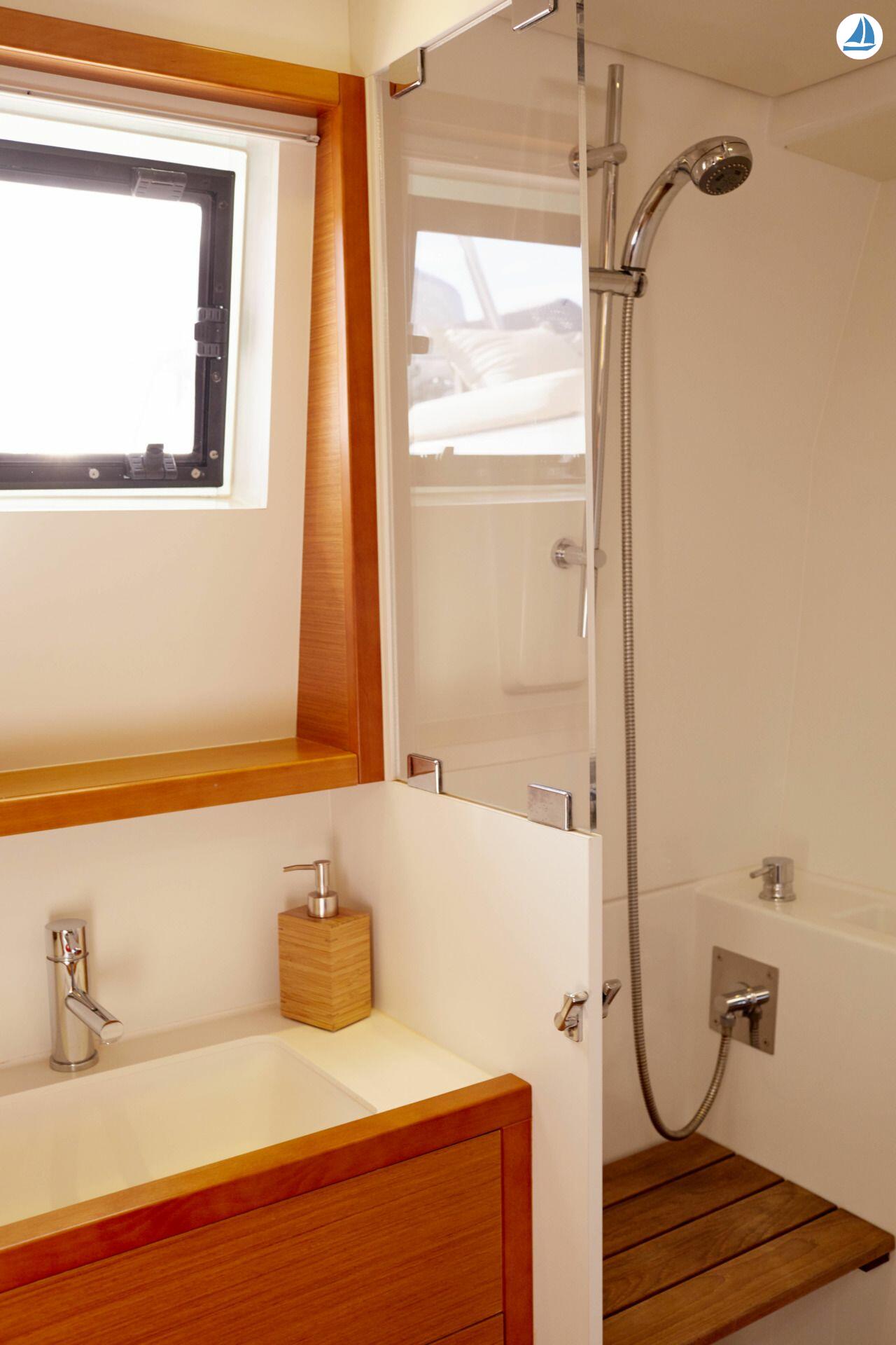 照片 Lagoon Catamarans 560 20