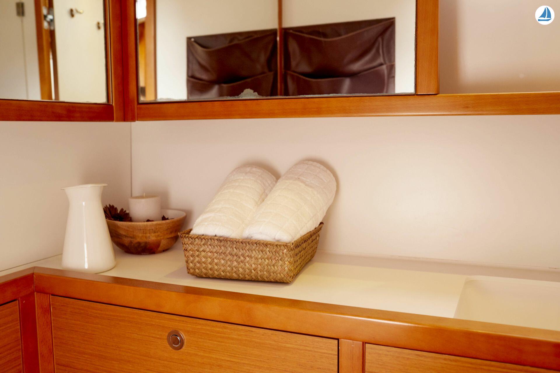 照片 Lagoon Catamarans 560 21