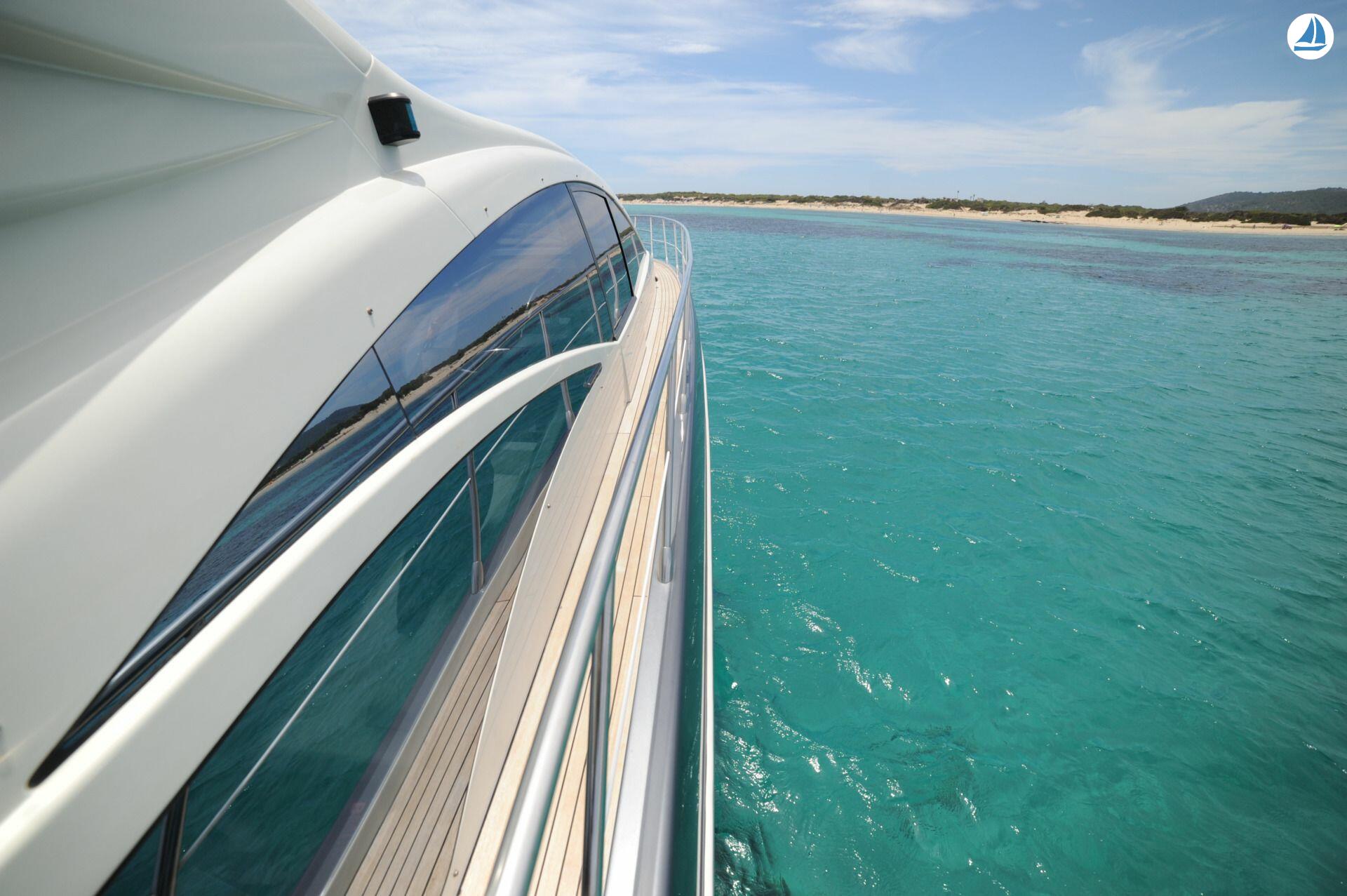 照片 Azimut 68s 33