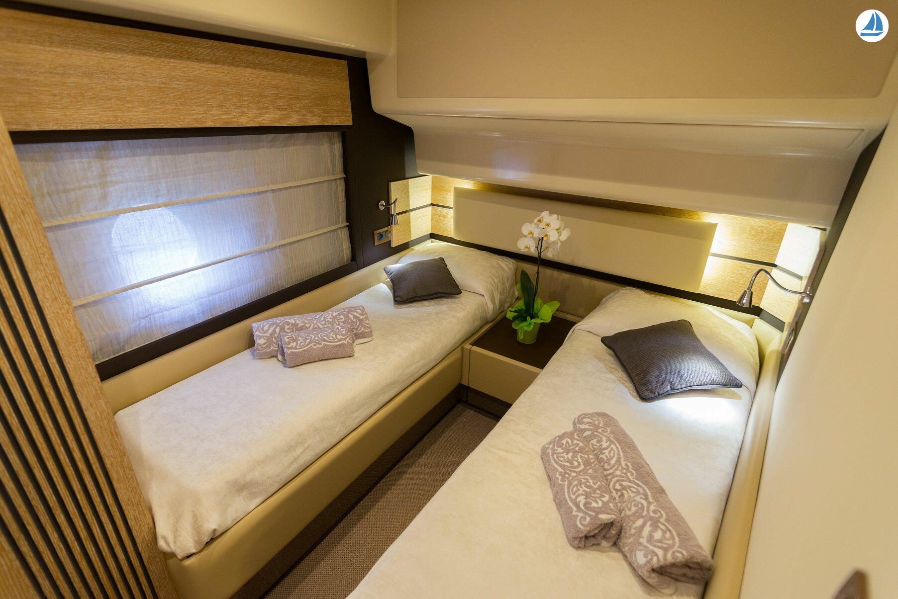 照片 Azimut 60 22