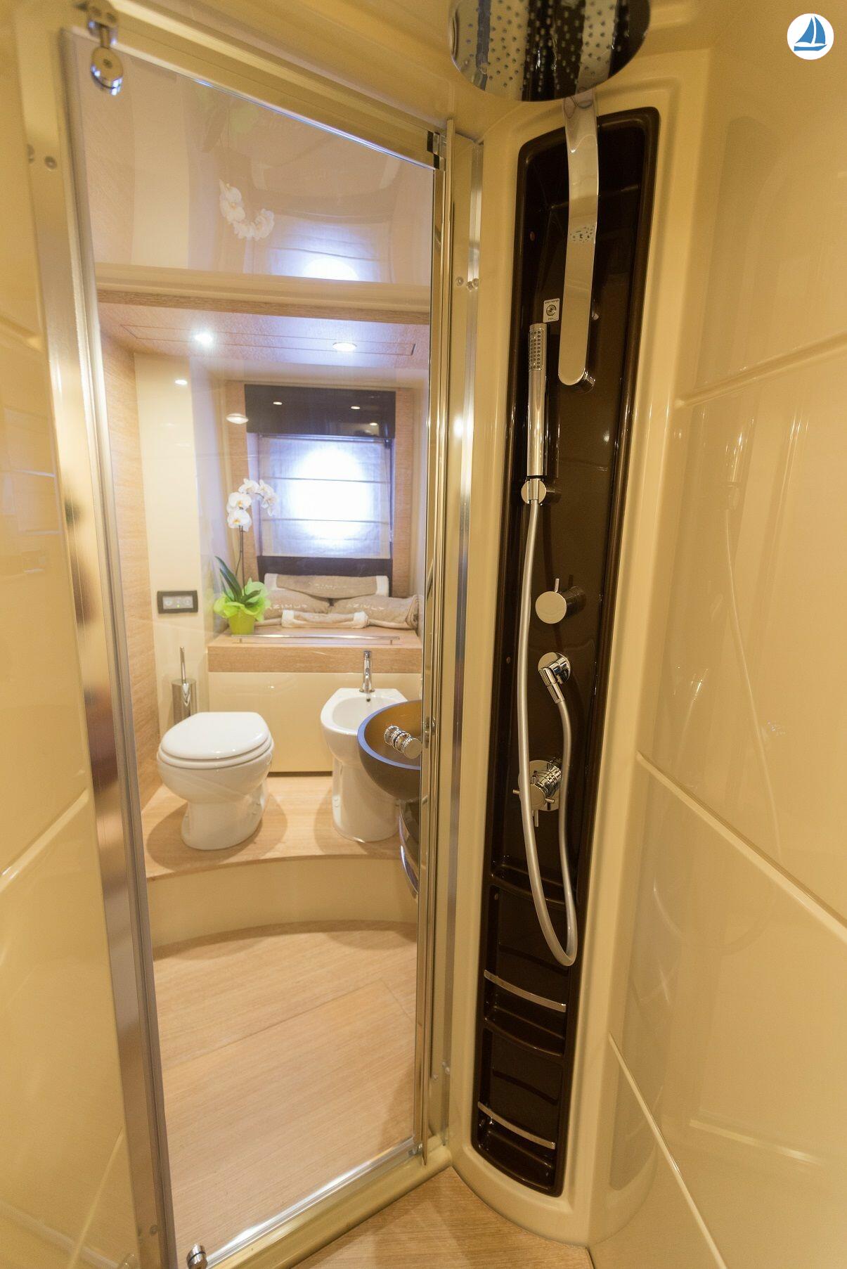 照片 Azimut 60 23