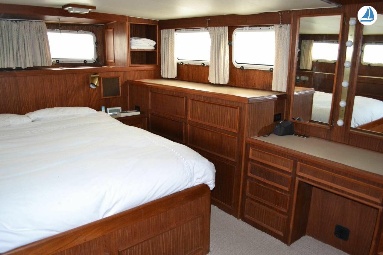 照片 Hatteras MOTOR YACHT 5